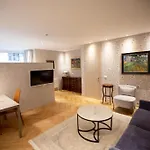 Luxury تيرانا
